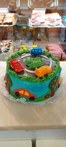 Dini Cukrászda - Vendéglátás