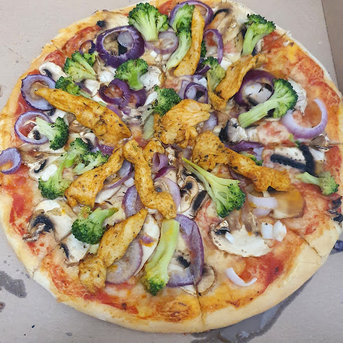 Opinii despre Bár-Ka Kávézó és Pizzéria în Komárom - Vendéglátás