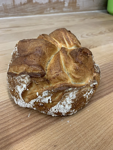 Opinii despre Kalácsos pékség ,Sercli és Paradicsom în Hollókő - Vendéglátás