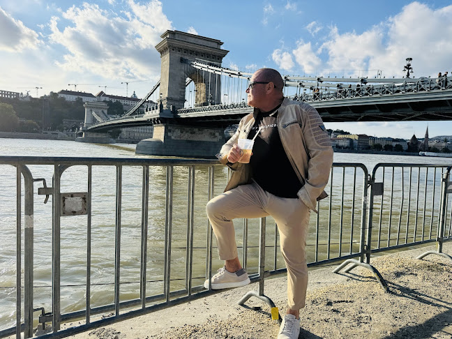 Comentarii opinii despre PONTOON