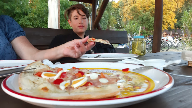 Opinii despre 5350 Biciklis Megálló Pont în Tiszafüred - Vendéglátás