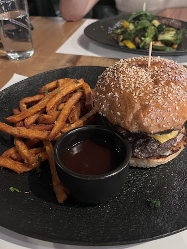 Opinii despre Steak Trezor în Budapest - Vendéglátás