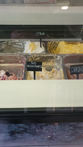 Opinii despre Papp Cukrászda în Makó - Vendéglátás