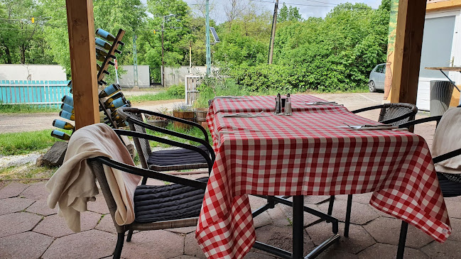 La Piazza - Vendéglátás