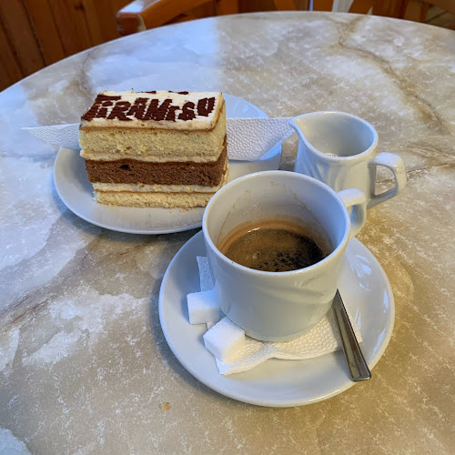 Opinii despre Heitzmann Cukrászda în Sárospatak - Vendéglátás