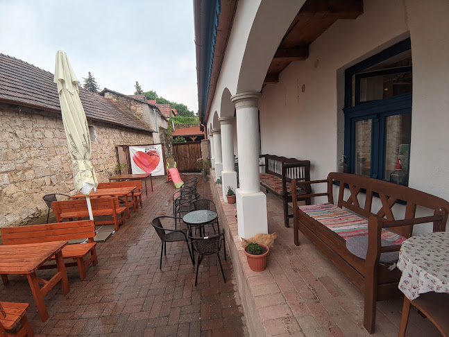 Rozika Kávézó, Sütiző