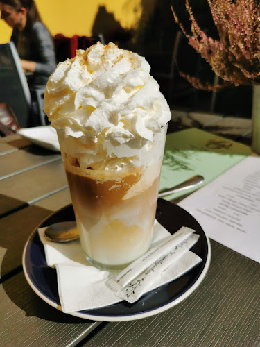 Szentendre Fő tér 15 Bejárat a Jankó János utcában található, 2000