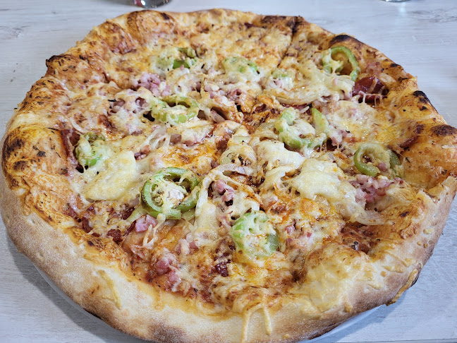 Opinii despre Hollywood Pizzéria în Szombathely - Vendéglátás