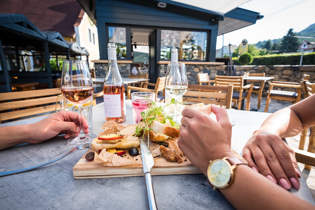 Comentarii opinii despre Borbarátok Étterem és Vendégház