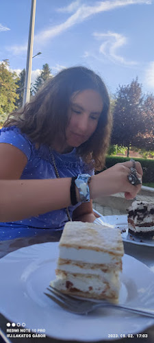 Comentarii opinii despre Török Cukrászda