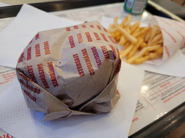 Comentarii opinii despre Hamburger Bár