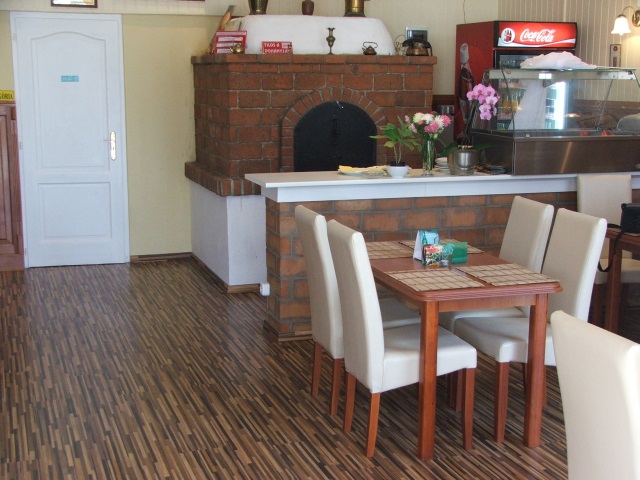 Capri Pizzéria - Vendéglátás