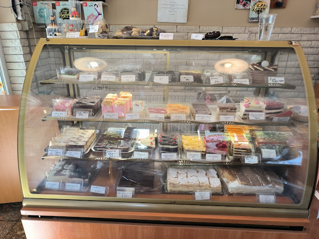 Opinii despre Kiscsillag Cukrászda în Budapest - Vendéglátás