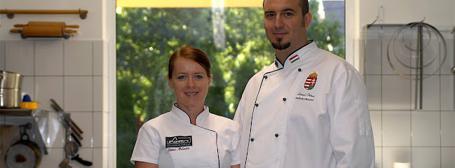 Opinii despre Lovas Cukrászda în Budapest - Vendéglátás