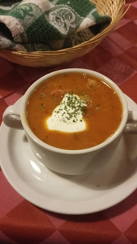 Budapest, Hold u. 15, 1054