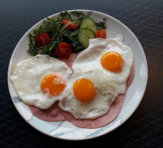 Opinii despre Club Rosa Reggeliző în Siófok - Vendéglátás