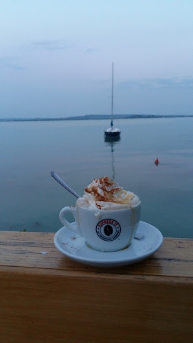 Opinii despre Rév Büfé în Révfülöp - Vendéglátás