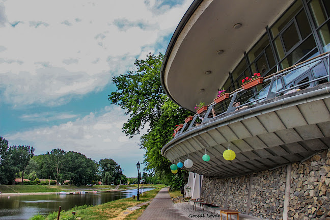 Comentarii opinii despre Kagyló Café