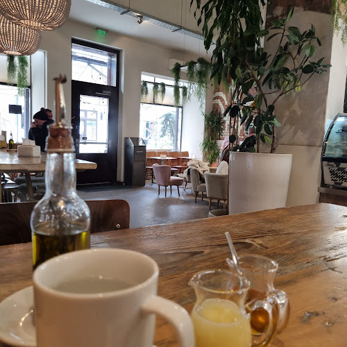 Pizza, Kávé, Világbéke - Vendéglátás