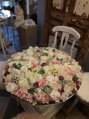 Borostyán Virágház és Kávézó - Vác