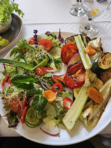 Comentarii opinii despre Fóti Kastély Étterem