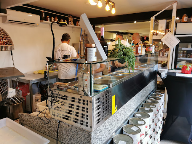 Comentarii opinii despre Szerencsesarok Delikát/Pizza és Bolt