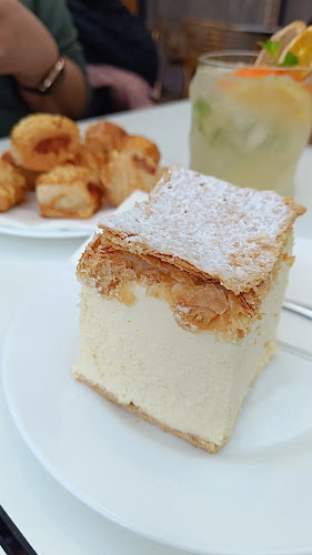 Cziniel Cukrászda és Találkozóhely