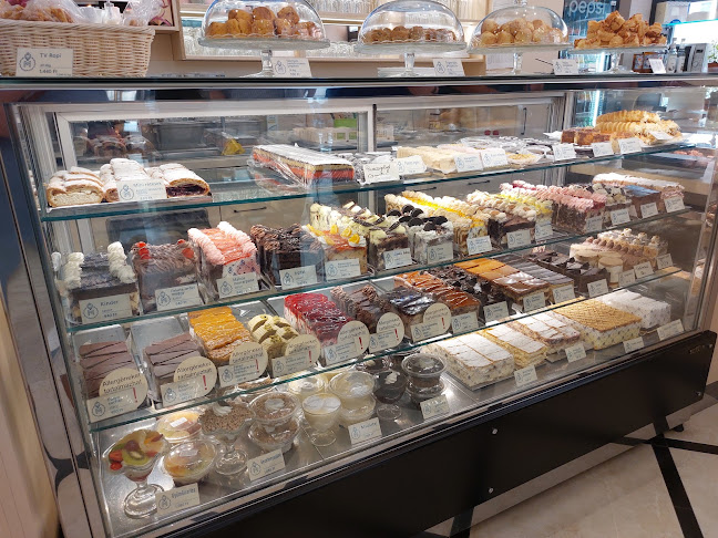 Opinii despre Kismandula Cukrászda în Debrecen - Vendéglátás