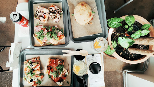 Pizza, Kávé, Világbéke - Vendéglátás