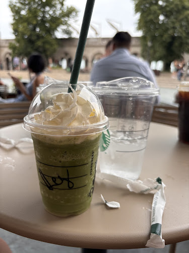 Opinii despre Starbucks Castle în Budapest - Vendéglátás