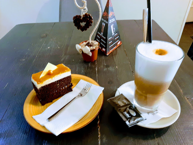 Opinii despre Téli Fagyi Cafe & Bistro în Miskolc - Vendéglátás