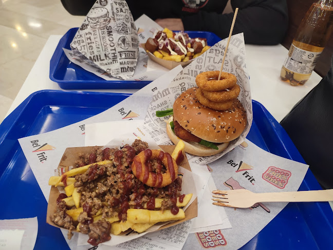 Opinii despre Belfrit Corvin în Budapest - Vendéglátás