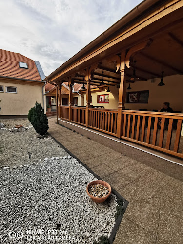 Opinii despre Dóra Kávézó és Cukrászda în Bócsa - Vendéglátás