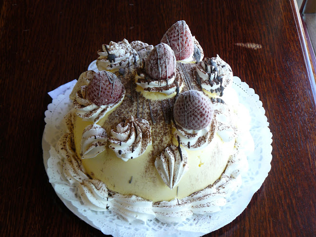 Comentarii opinii despre Gombóc Artúr Cukrászda