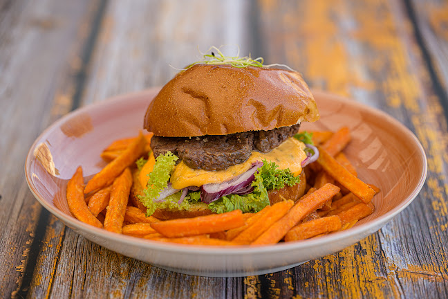 Opinii despre Jam Restaurant & Cafe în Kapuvár - Vendéglátás