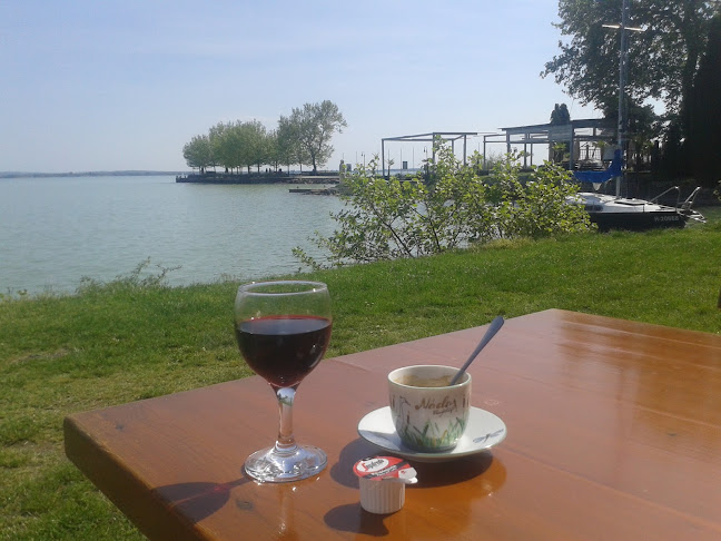 Opinii despre Rév Büfé în Révfülöp - Vendéglátás