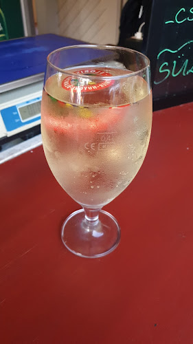 Comentarii opinii despre Parti büfé (Marcsi büfé)