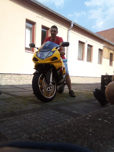 Iparos Kávézó - Vendéglátás