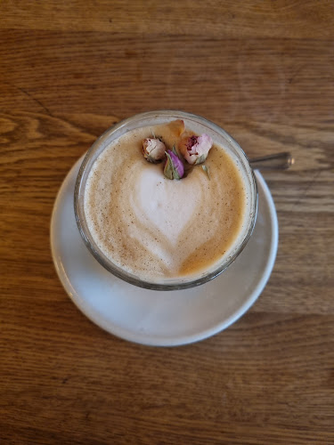 Opinii despre MITZI – Kávé, Konyha, Bár în Budapest - Vendéglátás