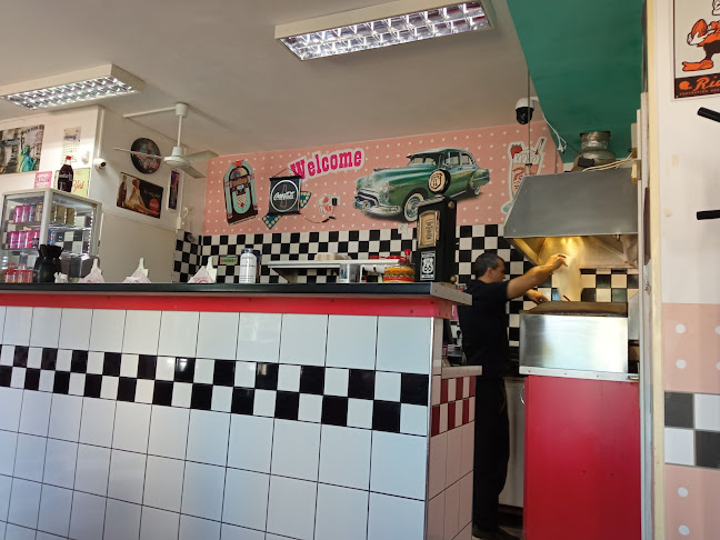 Opinii despre Hot City Diner în Miskolc - Vendéglátás