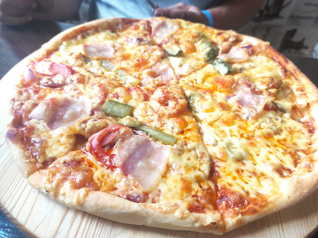 Opinii despre Luna Gastro Bistro în Gyomaendrőd - Vendéglátás