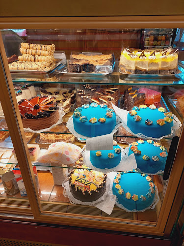 Dini Cukrászda - Vendéglátás