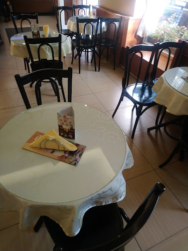 Pingvin Cukrászda - Vác