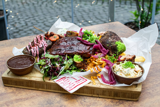 Comentarii opinii despre Fat Mama