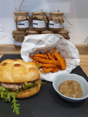 Comentarii opinii despre Szertár Kávézó