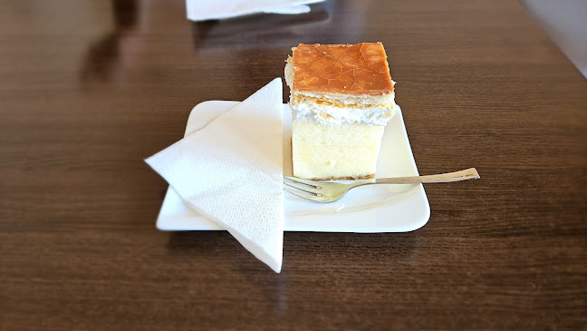 Opinii despre Korona Cukrászda în Csorna - Vendéglátás