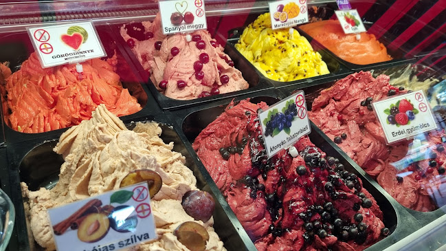 Opinii despre Aranytölcsér Fagylaltkert és Kávézó în Siófok - Vendéglátás