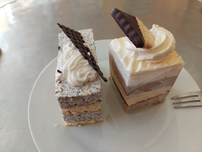 Opinii despre Katica cukrászda în Komló - Vendéglátás