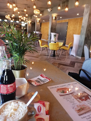 Opinii despre KultPont Kávézó és Kamaraterem în Salgótarján - Vendéglátás