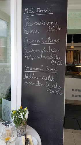 Opinii despre Piskóta Kávéház în Ács - Vendéglátás